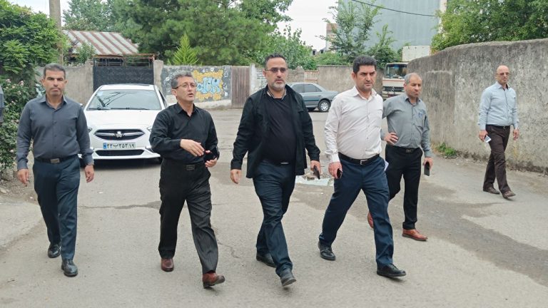 بازدید میدانی شهردار از مناطق مختلف شهر در پی پیام‌های مردمی درباره وضعیت آسفالت