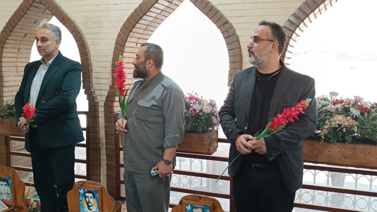 حضور شهردار صومعه‌سرا در مراسم گلباران مزار مطهر شهدا